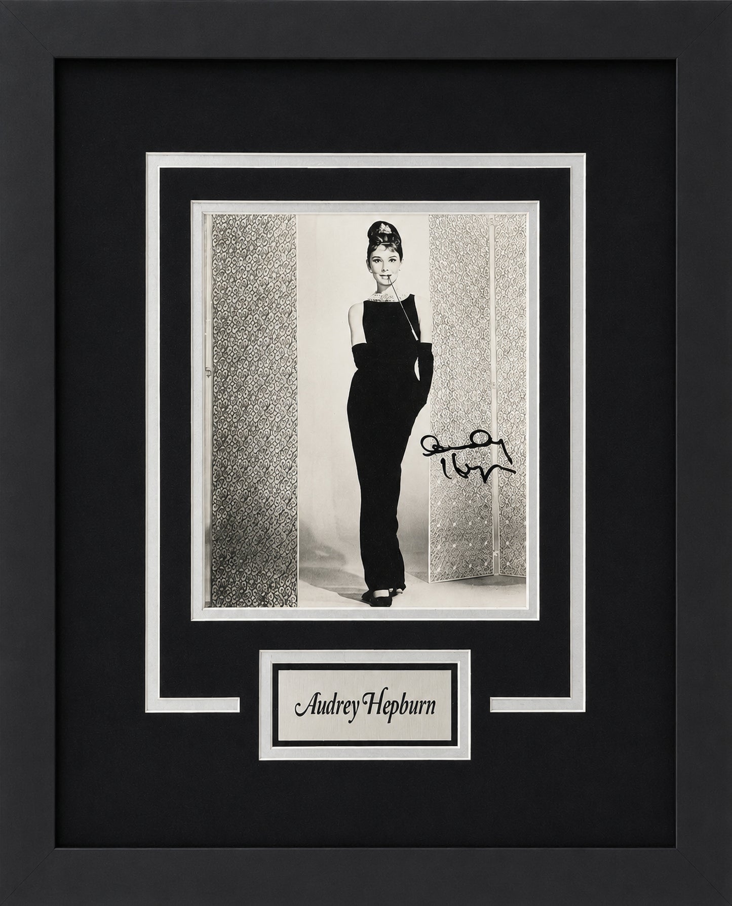 Audrey Hepburn Photo 2 Front Portrait